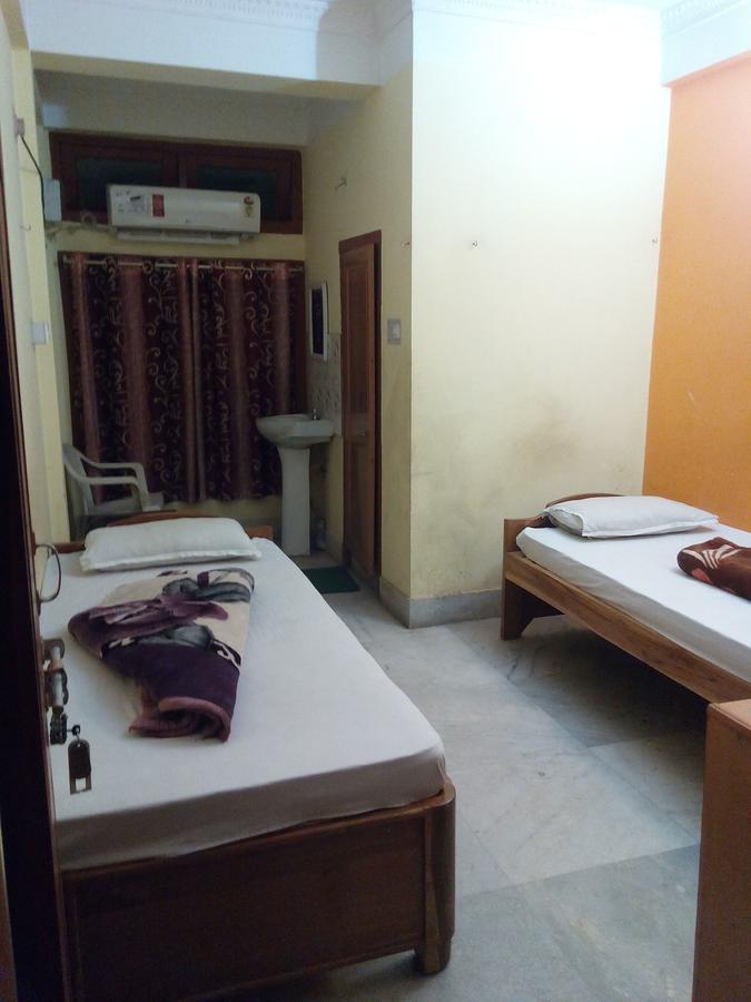 Dispur Lodge Guwahati Esterno foto