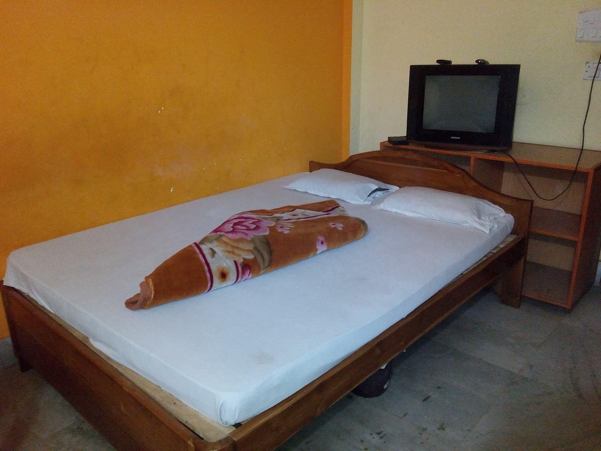 Dispur Lodge Guwahati Esterno foto