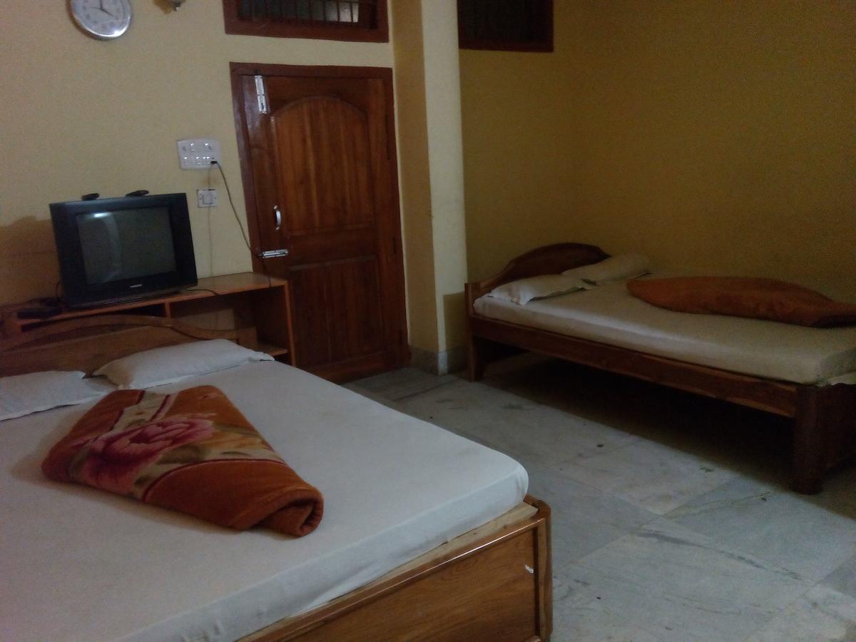 Dispur Lodge Guwahati Esterno foto