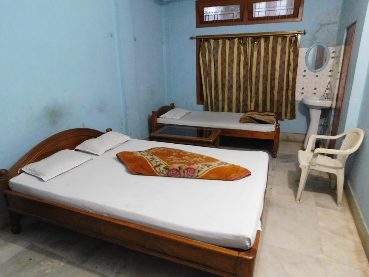 Dispur Lodge Guwahati Esterno foto