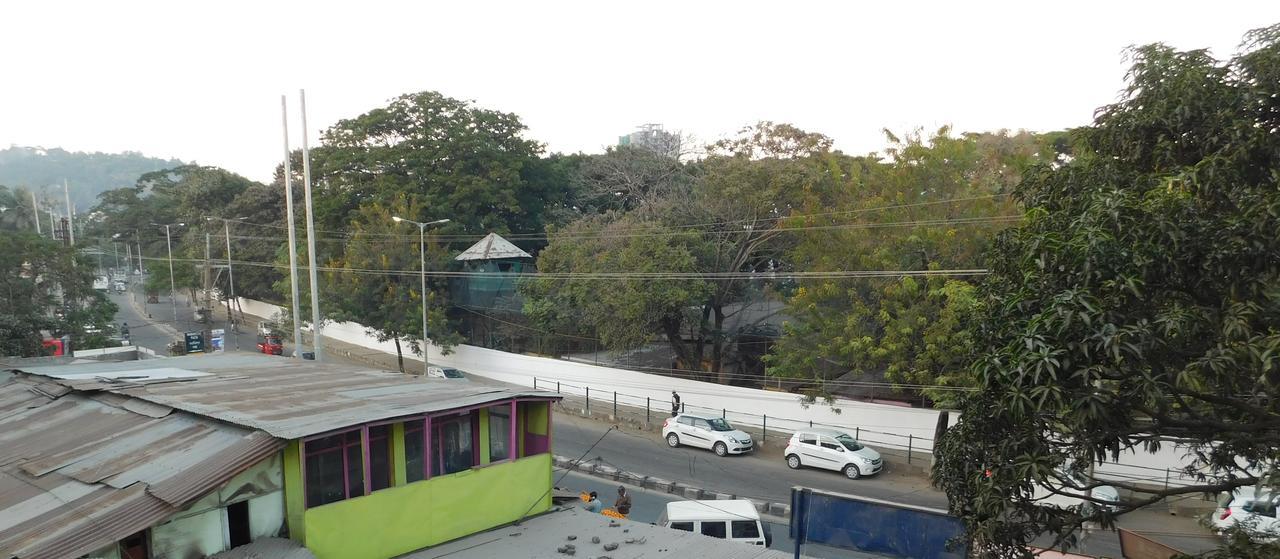Dispur Lodge Guwahati Esterno foto