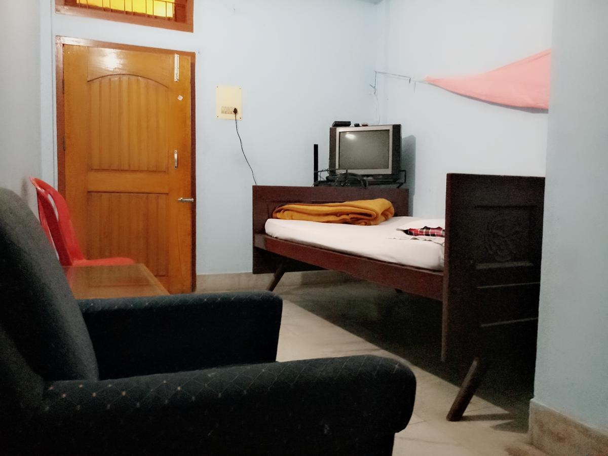 Dispur Lodge Guwahati Esterno foto