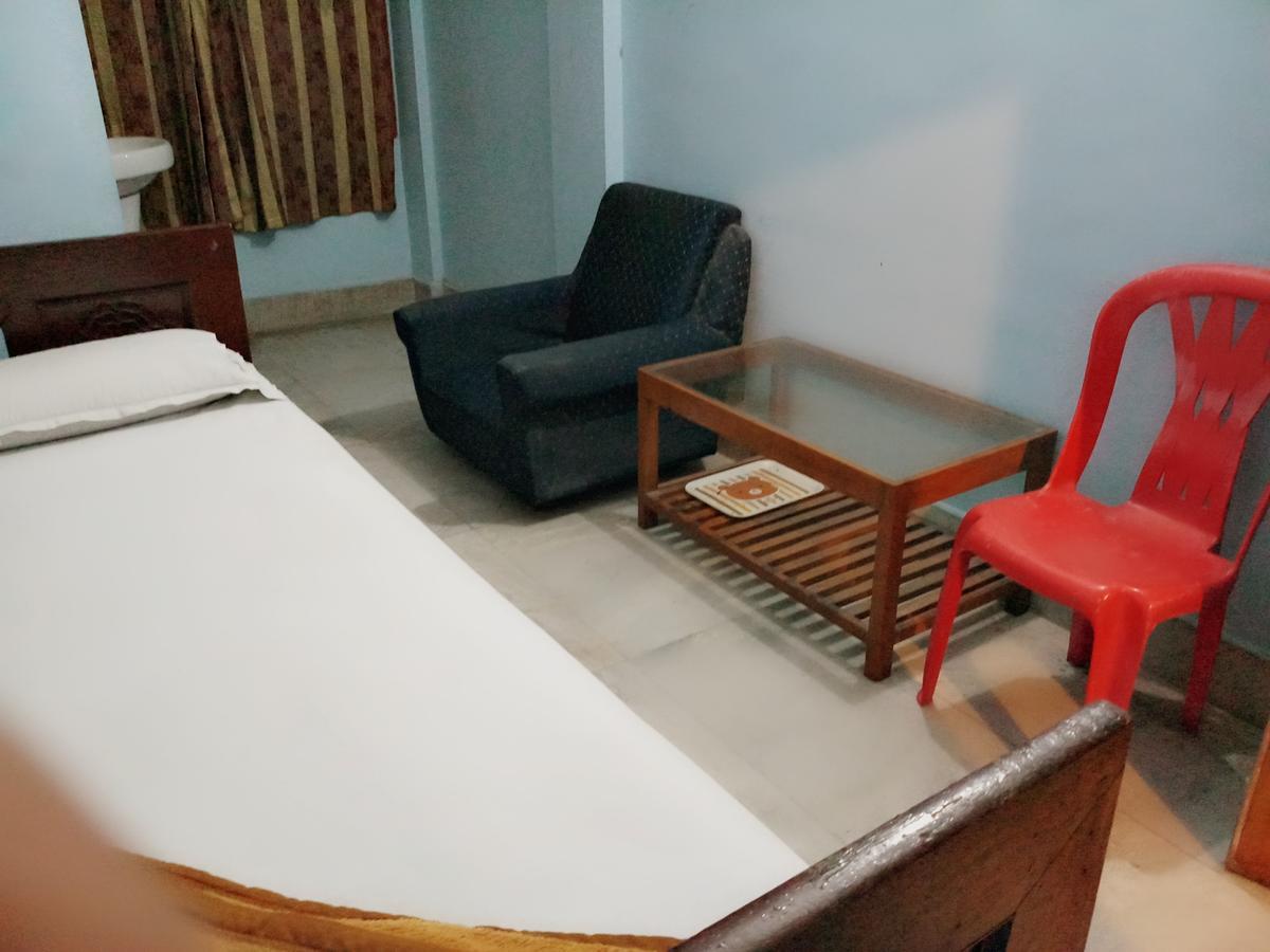 Dispur Lodge Guwahati Esterno foto