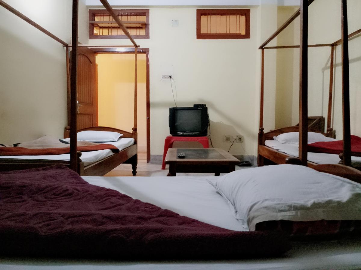 Dispur Lodge Guwahati Esterno foto