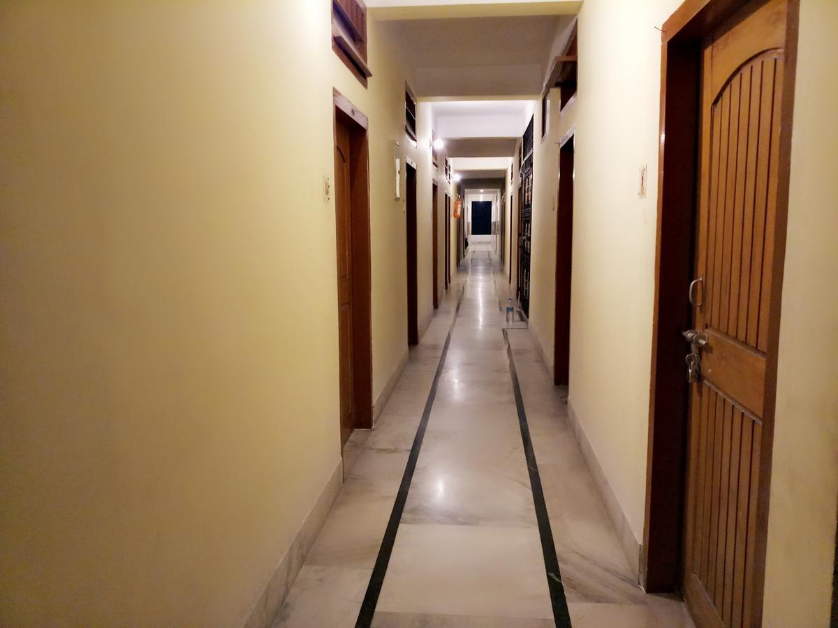 Dispur Lodge Guwahati Esterno foto