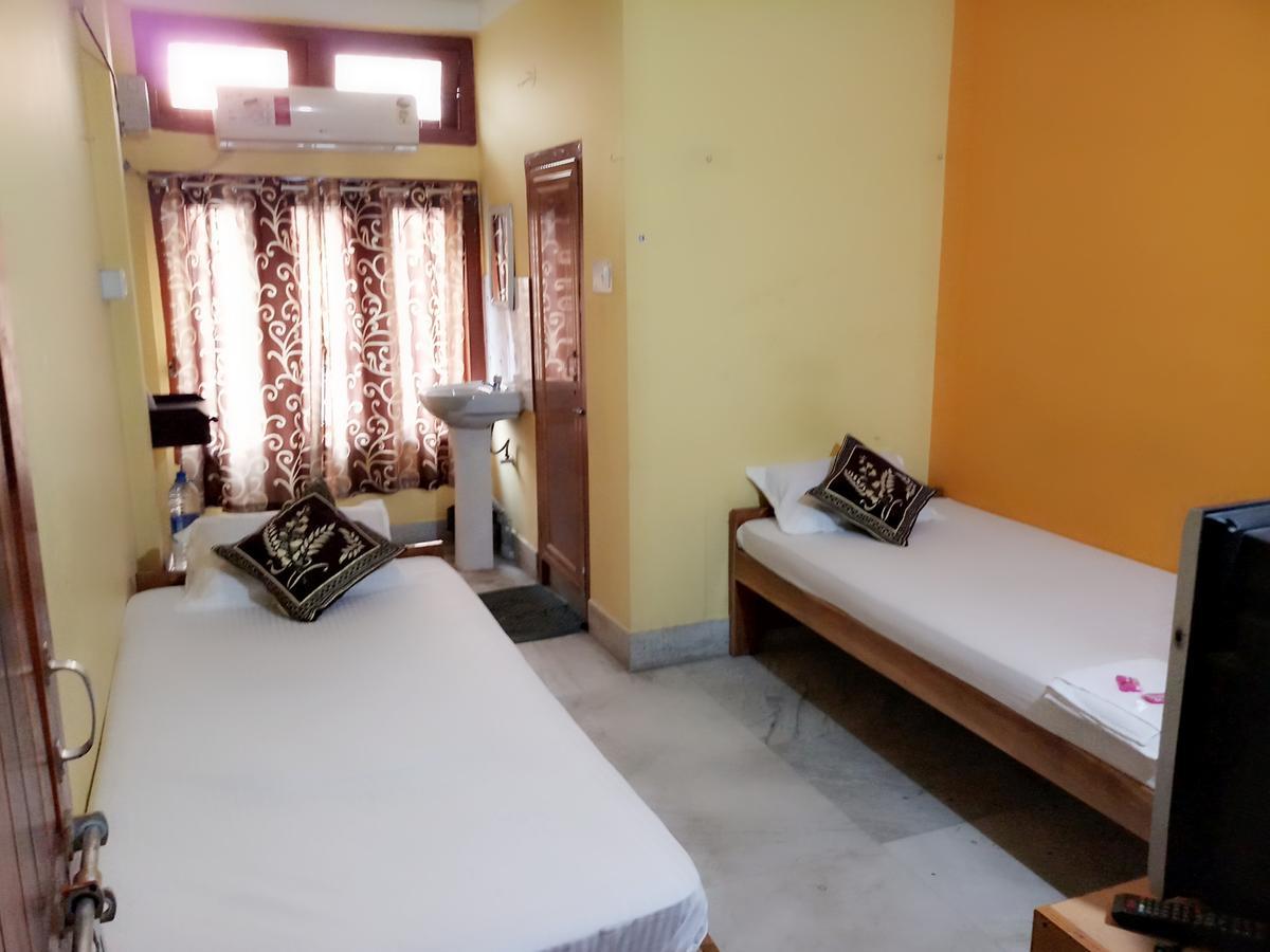 Dispur Lodge Guwahati Esterno foto